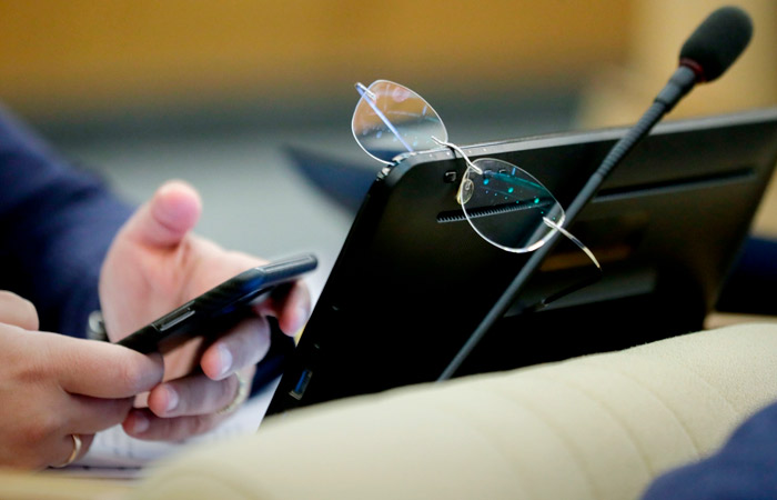 Кремль призвал госслужащих к аккуратности из-за рисков иностранной прослушки