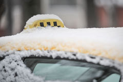 В Петербурге мигрантам запретили работу в такси и доставке до конца 2026 года