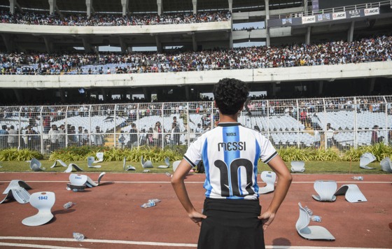 В Индии фанаты разгромили стадион в ожидании Месси