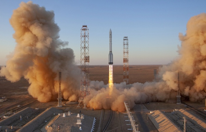 "Роскосмос" перенес пуск ракеты-носителя "Протон-М" для устранения недочетов