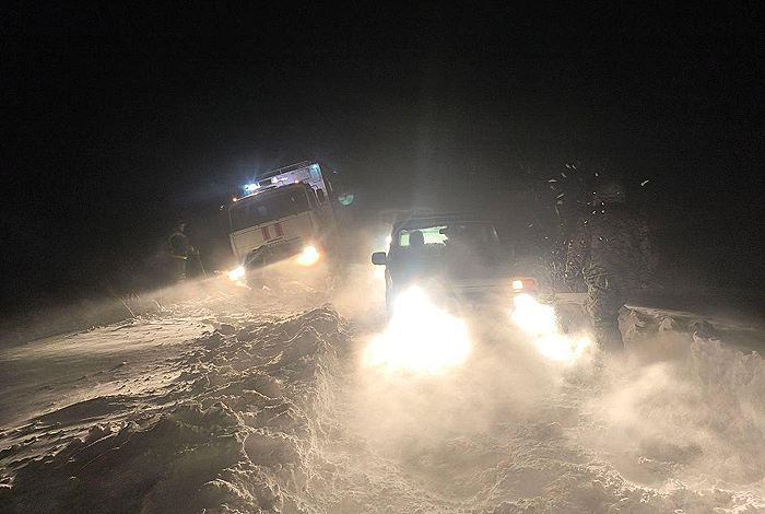 Движение по шести федеральным трассам в Саратовской области второй день закрыто из-за метели