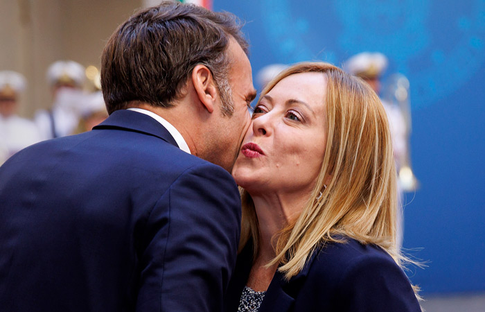 FT сообщила о роли Мелони и Макрона в отказе ЕС от плана "репарационного кредита"