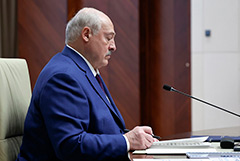 Лукашенко заявил, что в Белоруссии разместят не более 10 комплексов "Орешник"