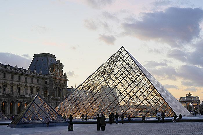 Из Лувра в ходе ограбления в октябре украли более 8 тыс. бриллиантов