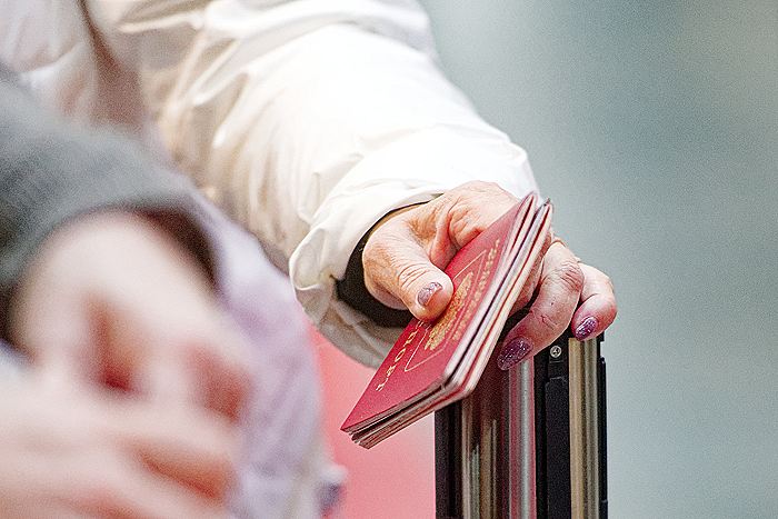 Суд взыскал с МВД 110 тысяч рублей в пользу туристки за дефектный загранпаспорт