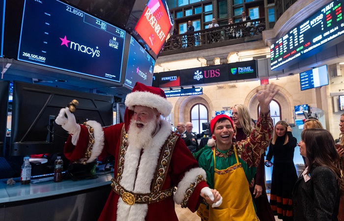 Уолл-стрит выросла