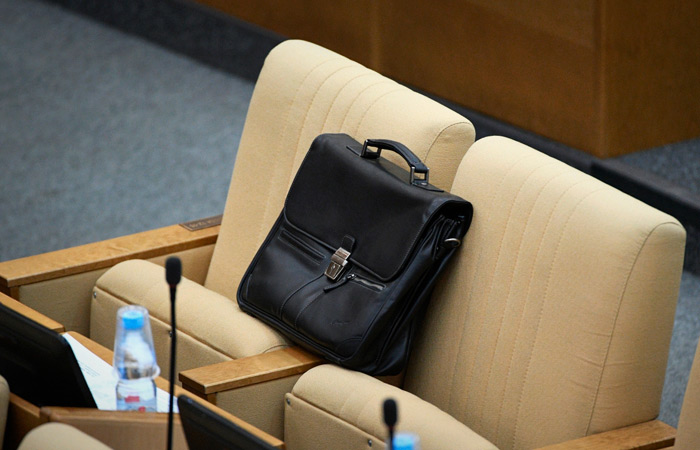 Депутаты и сенаторы в России в 2025 году внесли 70% законопроектов