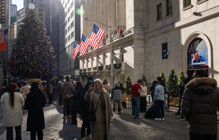 Уолл-стрит завершила торги пятницы в слабом минусе