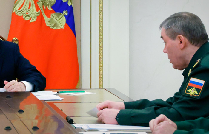 Герасимов сказал о наступлении широким фронтом в направлении Славянска