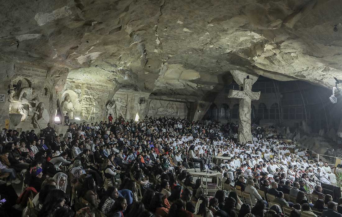 В пещерной церкви монастыря Святого Симона Кожевника в Каире в Египте