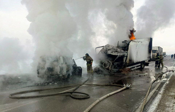 В Приангарье в столкновении грузовика и внедорожника погибли четверо