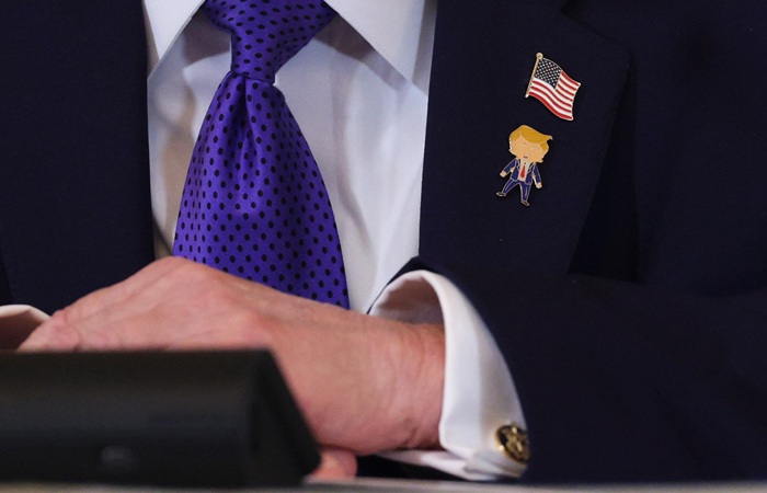 Трамп заявил, что следит за протестами в Иране