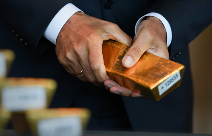 Золото обновило ценовой рекорд, вплотную приблизившись к $4,6 тыс. за унцию