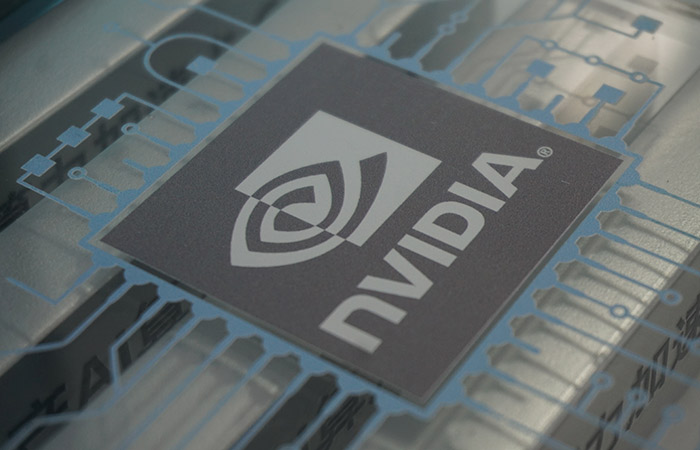 Вашингтон разрешил поставки в Китай ИИ-чипов Nvidia H200 с рядом условий