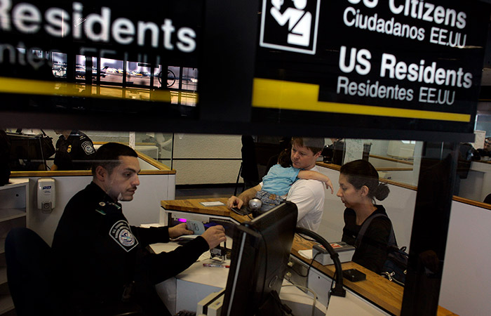 США приостановят оформление виз для граждан 75 стран, включая Россию