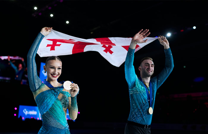 Выступающие за другие страны российские фигуристы заняли пьедестал на ЧЕ в парах