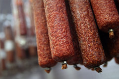 Эксперимент по маркировке мясных изделий планируют продлить до конца августа