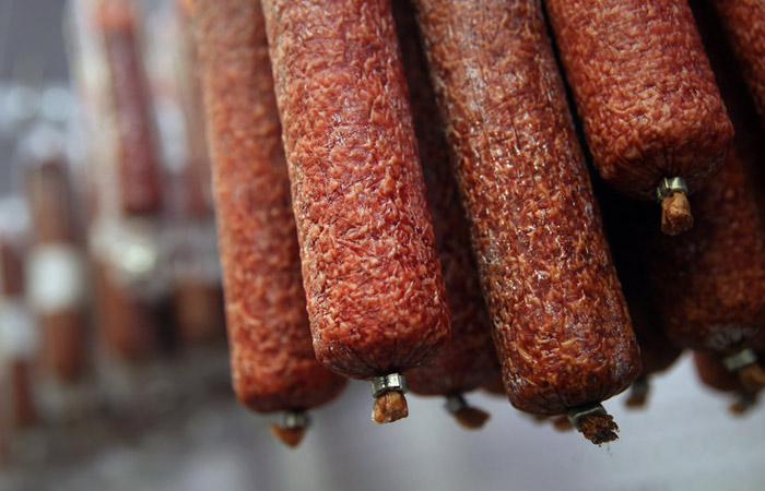 Эксперимент по маркировке мясных изделий планируют продлить до конца августа