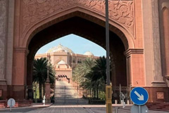 Представители РФ, Украины и США начали переговоры в Абу-Даби