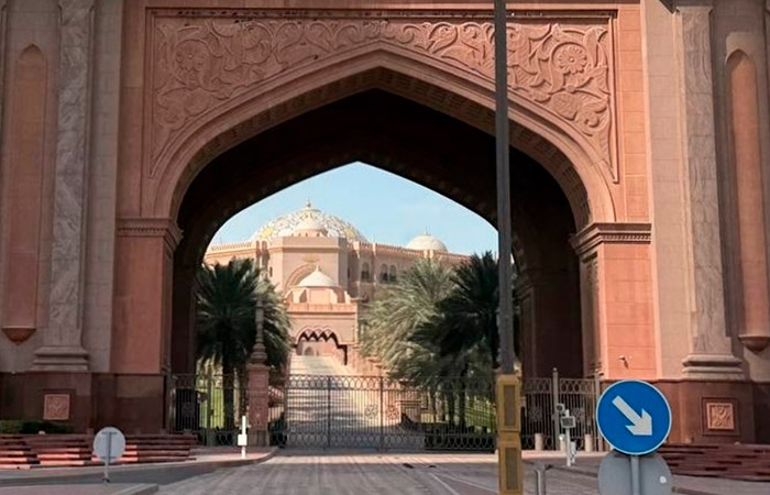 Представители РФ, Украины и США начали переговоры в Абу-Даби