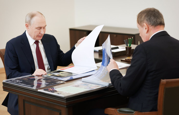 Путин обсудил с губернатором Ленобласти защиту региона от атак беспилотников