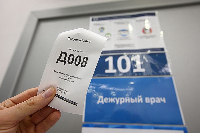 Киргизия подала в Суд ЕАЭС иск к РФ из-за полисов ОМС для членов семей мигрантов