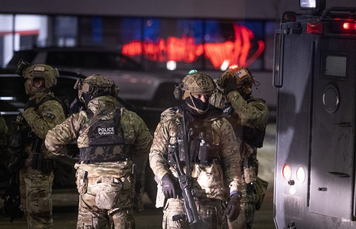 Мэр Миннеаполиса заявил, что во вторник часть федеральных агентов покинет город