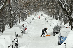 Число жертв снежного шторма в США достигло 30 человек