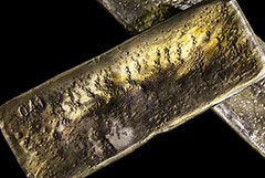 Фьючерсы на золото впервые превысили $5300 за унцию