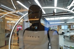 Tesla откажется от Model S и X ради производства человекоподобных роботов