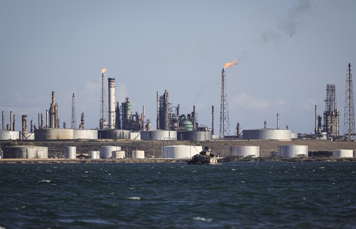 Минфин США разрешил операции с нефтью из Венесуэлы для американских юрлиц