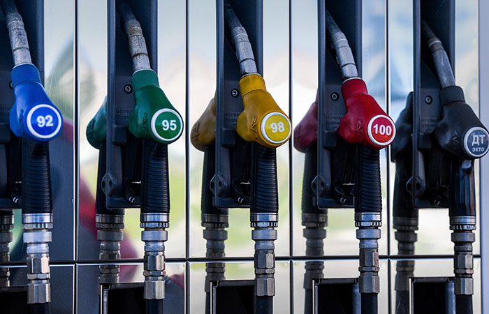Цены на бензин на бирже снизились на 2% после снятия для нефтяников запрета на экспорт