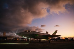 США направили на Ближний Восток группы истребителей F-35A и самолетов РЭБ