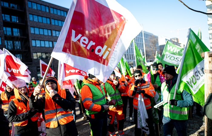 Муниципальный транспорт в крупных городах Германии остановится из-за забастовок