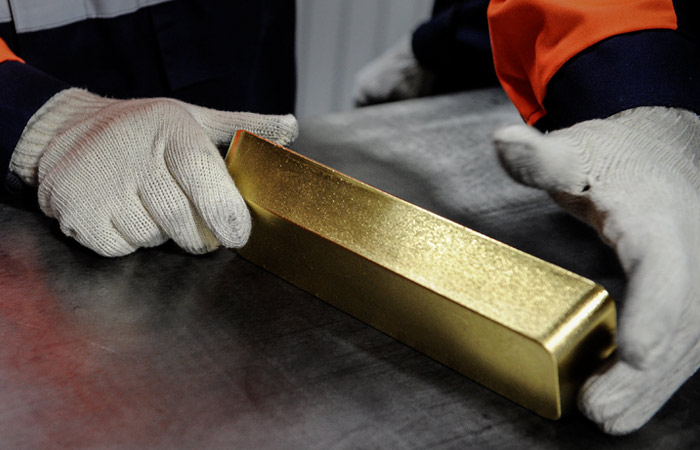 Фьючерсы на золото вновь превысили $5000 за унцию