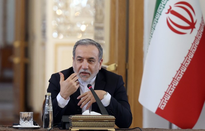 Аракчи заявил, что Иран не намерен полностью отказываться от обогащения урана