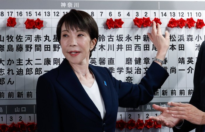 СМИ сообщили, что правящая ЛДП уверенно выигрывает на выборах в Японии