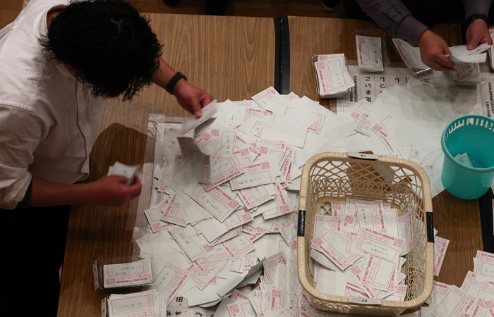 Правящая партия Японии заняла рекордные две трети мест в нижней палате парламента