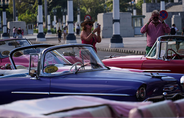 Российских туристов на Кубе переселяют из закрывающихся отелей