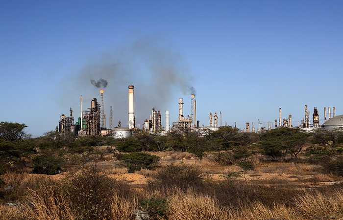 Глава МИД РФ расценил как дискриминацию запрет США на сделки с венесуэльской нефтью