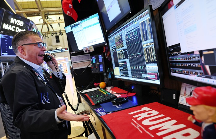 Фондовые индексы США завершили торги в четверг снижением