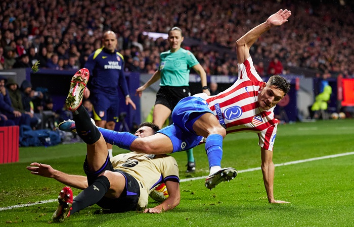 "Атлетико" разгромил "Барселону" в Кубке Испании по футболу