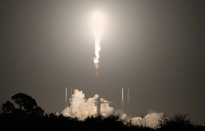 Корабль Crew Dragon с космонавтом "Роскосмоса" на борту пристыковался к МКС