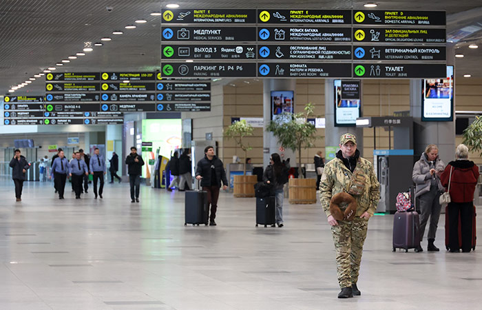 В аэропортах Москвы задержали пять рейсов из-за снегопада