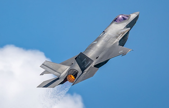 США перебросили на Ближний Восток дополнительно 18 истребителей F-35A