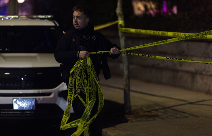 Три человека погибли при стрельбе на школьном хоккейном матче в Род-Айленде