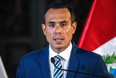 Конгресс Перу отправил в отставку временного президента за два месяца до выборов