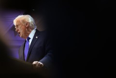 Трамп решил поднять "глобальные" пошлины с 10% до 15%