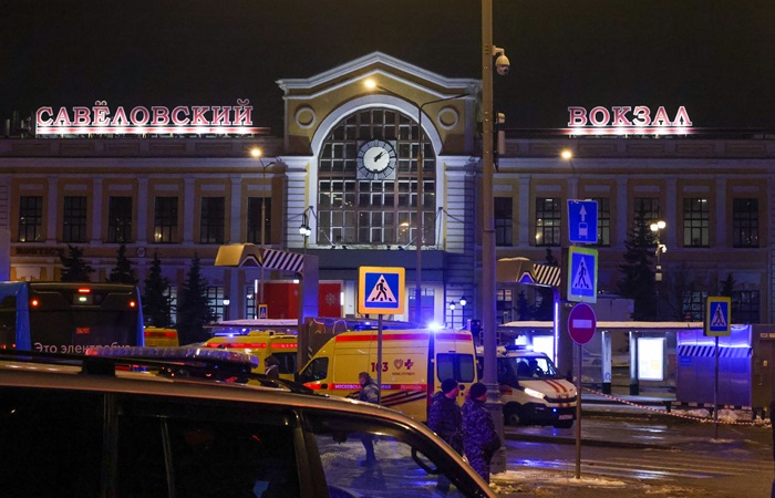 Один полицейский погиб и один пострадал при детонации взрывного устройства в центре Москвы