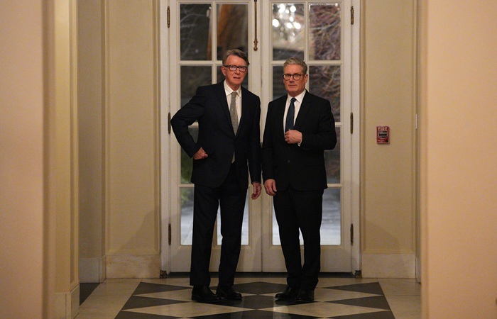 Расследование по делу Эпштейна вынудило Лондон раскрыть переписку экс-посла в США